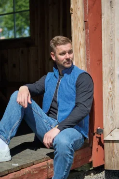 Online KURRE VEST, 60% FILTAD ULL, 40% LYOCELL — Västar